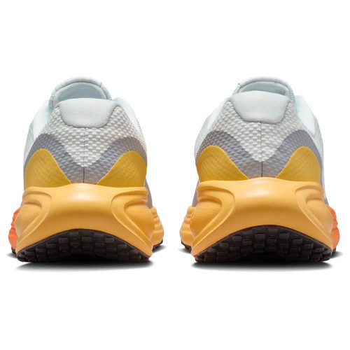 Nike Revolution 8